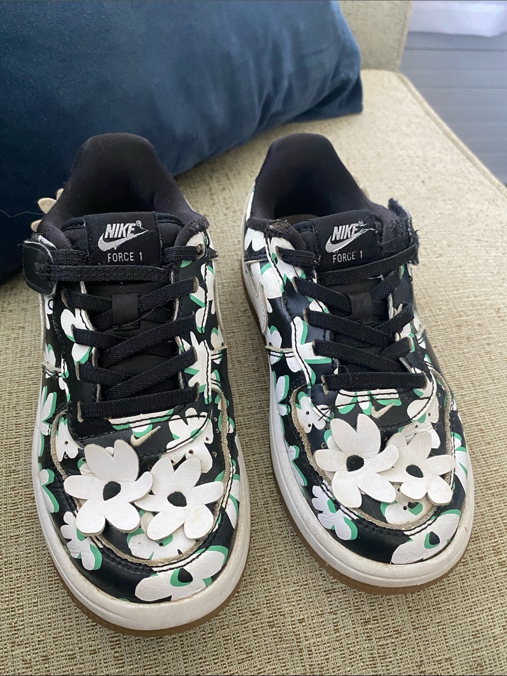 Nike Kids Black Floral Low-Top Sneakers with White Flowers